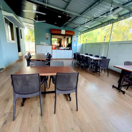 Lotus Hotel Nagaon Beach Alībāg Eksteriør bilde
